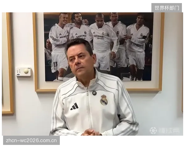 两队在两次欧冠决赛中平分秋色,堪称欧洲足坛的经典宿敌。 两队在两次欧冠决赛中平分秋色,堪称欧洲足坛的经典宿敌。
